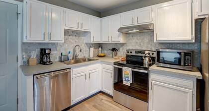 ChampionHill - Pick & Roll into Spooky Nook 2BD Townhome with Off Street Parking