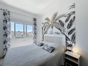 1 bedroom, iron/ironing board, free Internet