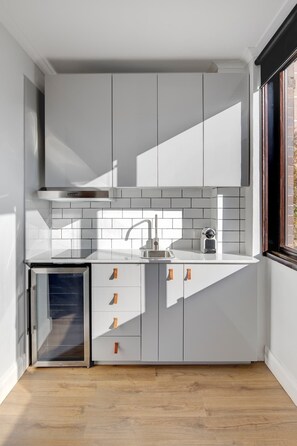 ميكروويف، موقد طهي مسطح، ماكينة لصنع القهوة/الشاي