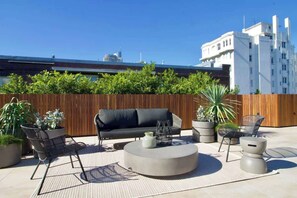 Terrace/patio - Spacious modern Studio in Potts Point (Potts Point)