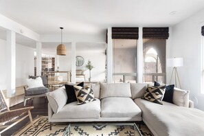 TV, fireplace, ping pong - Eugie Retreat Professionally designed bohemian dream with pool! (Scottsdale)