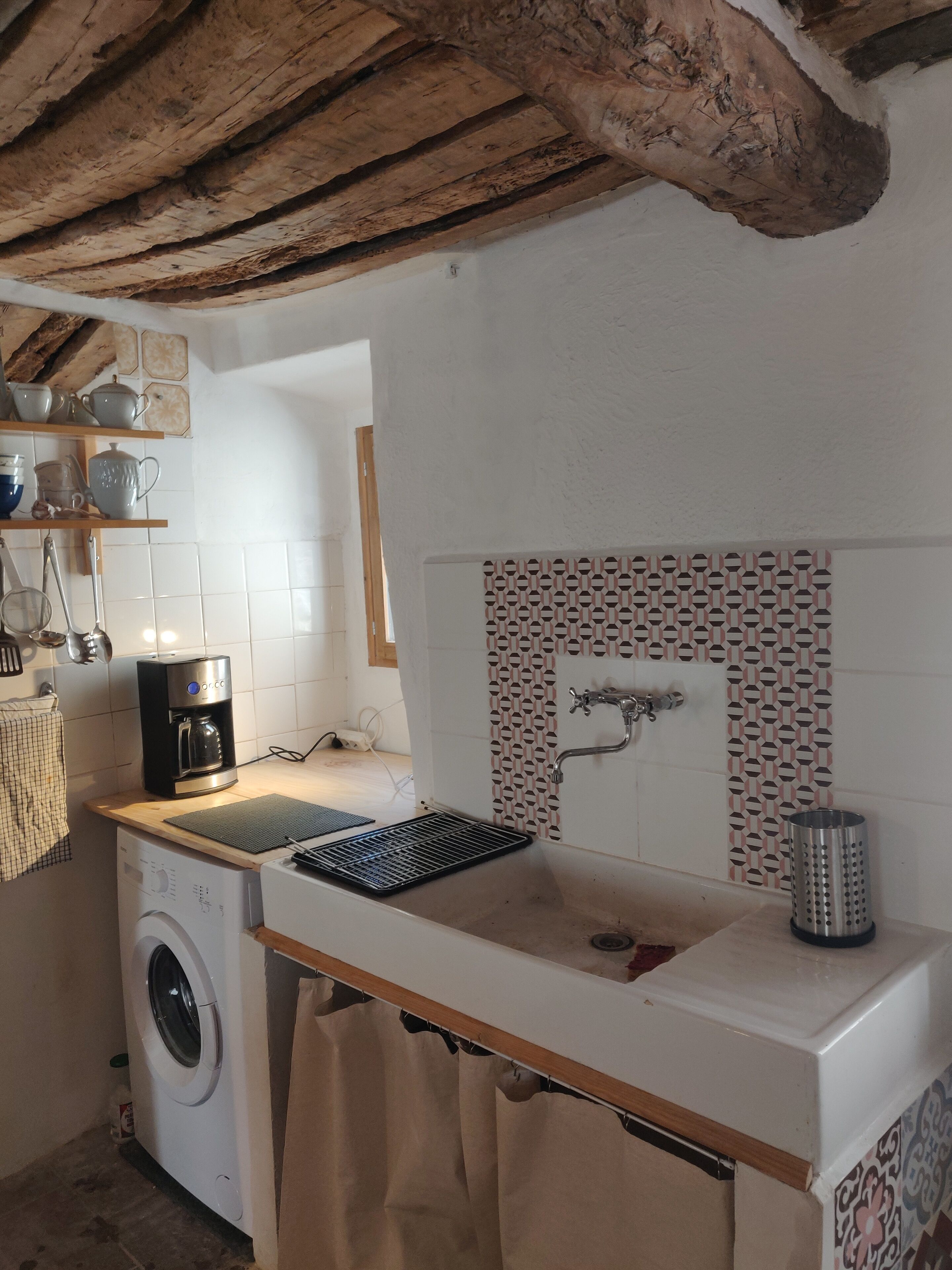 Four, plaque de cuisson, bouilloire électrique, épices