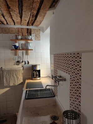 Uuni, liesi, vedenkeitin, mausteet