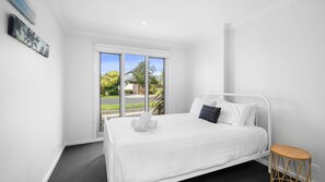 4 slaapkamers, een strijkplank/strijkijzer, beddengoed