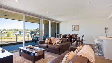 Smart TV, DVD player