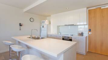 Fridge, oven, dishwasher, toaster