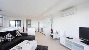 Smart TV, DVD player