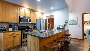 Fridge, microwave, dishwasher, coffee/tea maker