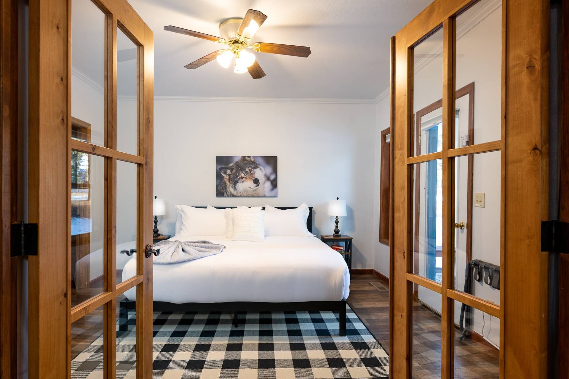 5 bedrooms, iron/ironing board, WiFi (free), bed sheets