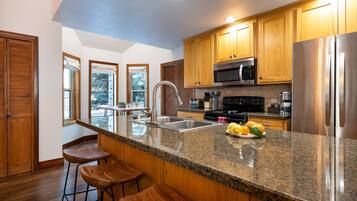 Fridge, microwave, dishwasher, coffee/tea maker