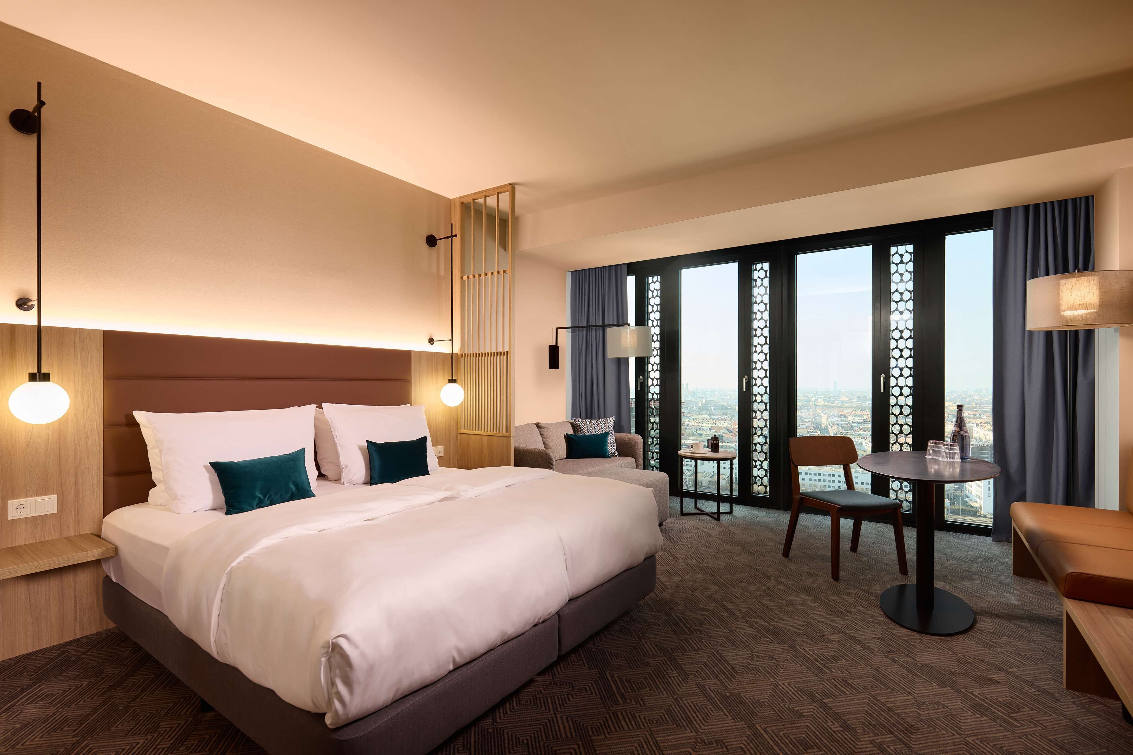 Studio | Hypo-allergenic bedding available, in-room safe, desk, laptop workspace
