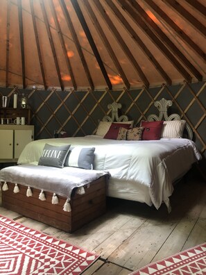 6 bedrooms, bed sheets