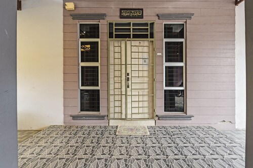 OYO HOME 90280 Darussalam Homestay