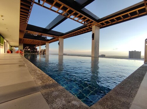 Capital O 804 The Residences at Bonifacio Civic Center