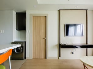 Appartement Supérieur, 1 chambre | Coin séjour | Télévision à écran plat de 32 pouces avec chaînes par câble, télévision