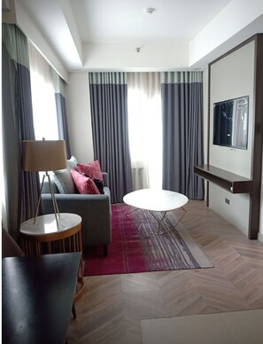 Bed sheets - Capital O 804 The Residences at Bonifacio Civic Center (Taguig)