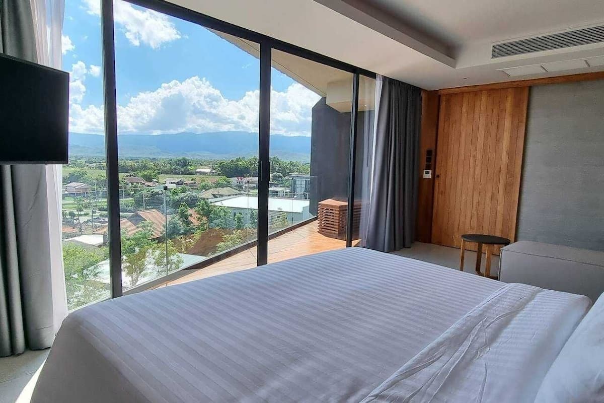 Premier Room | Blackout drapes, free WiFi, bed sheets