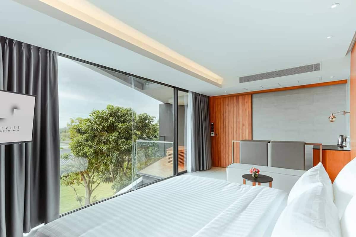 Superior Room, City View | Blackout drapes, free WiFi, bed sheets