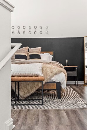 1 bedroom, desk, iron/ironing board, WiFi