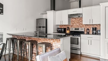Fridge, microwave, oven, stovetop