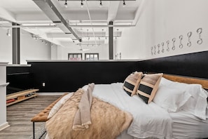 1 bedroom, desk, iron/ironing board, WiFi