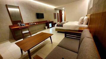 1 bedroom, desk, iron/ironing board, rollaway beds