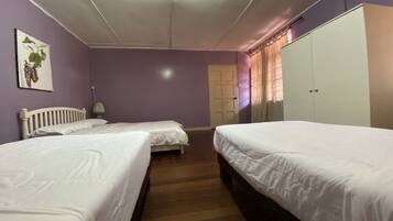 Chambre Familiale, salle de bains commune