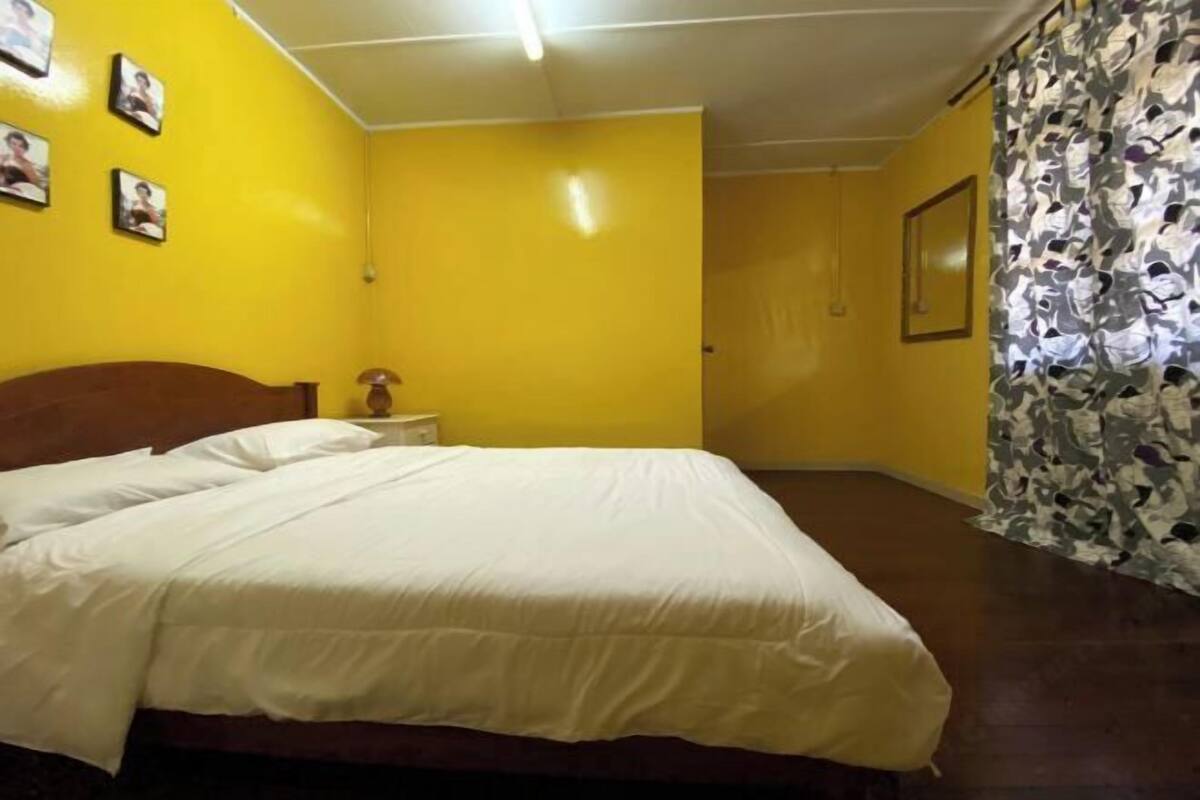 Desk, bed sheets