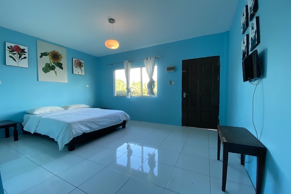 Chambre, salle de bains privée | Draps fournis