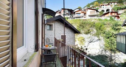 Vacation Home ‘Il Mulino di Marina - Lake Como’ with River View, Wi-Fi and Balconies