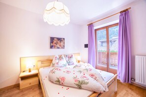 1 bedroom, free WiFi, bed sheets - Apartment ‘Sonnenparadies 2’ with Mountain View, Wi-Fi & Garden (St. Martin in Passeier / Quellenhof)