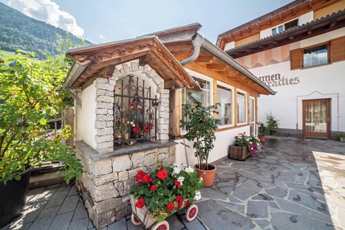 Ferienwohnung 'Sonnenparadies 3' mit Bergblick, WLAN & Garten