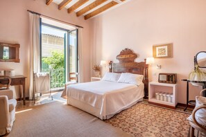 4 bedrooms, iron/ironing board, free WiFi, bed sheets - Spacious townhouse in the heart of Sóller. (Soller)