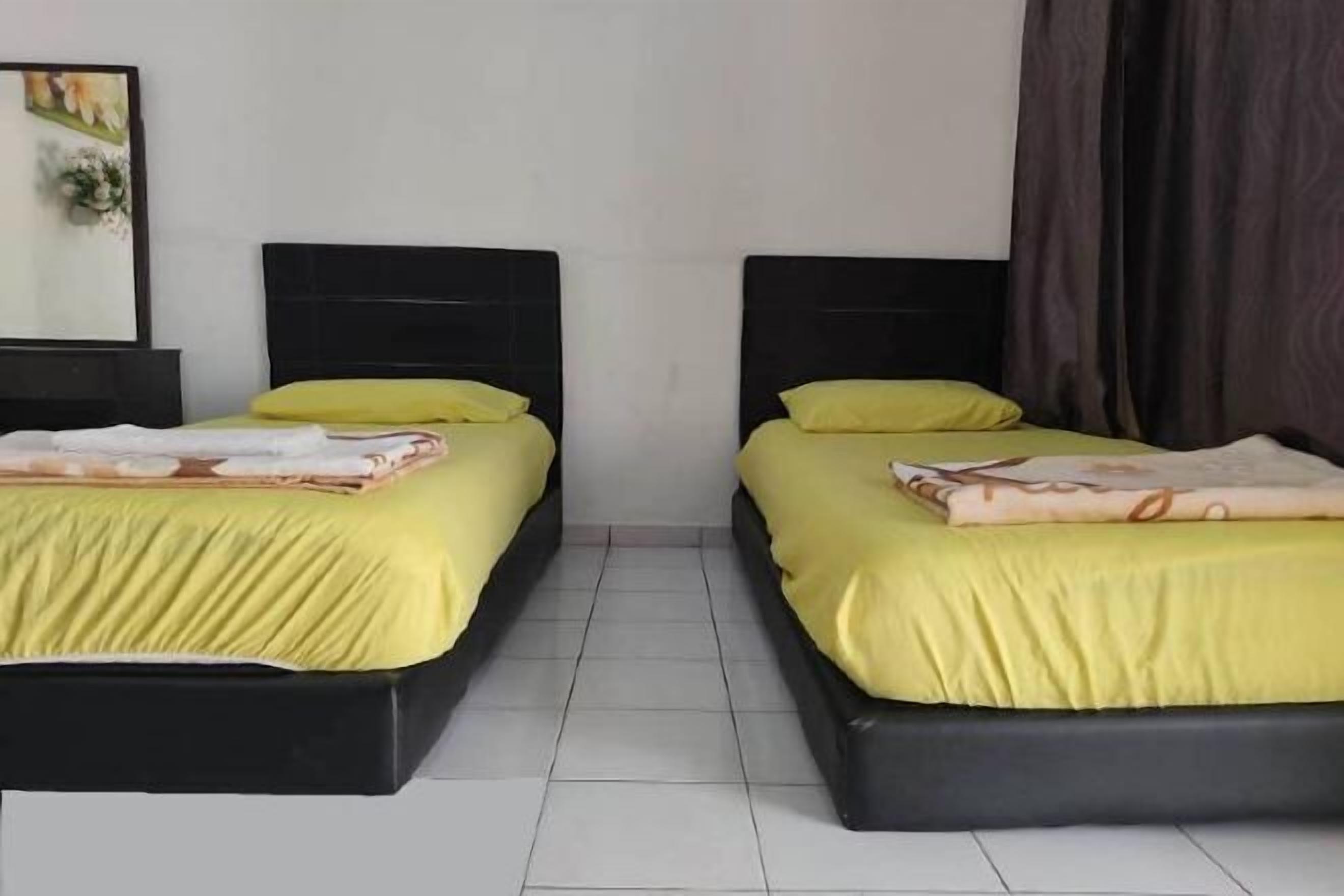 Escritorio y ropa de cama 