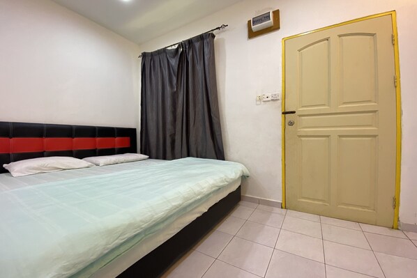 Deluxe Double Room | 1 bedroom, desk, bed sheets