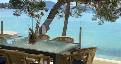 Holiday Home Catalina 2A Tres Dormitorios with Sea View, Wi-Fi & Terrace