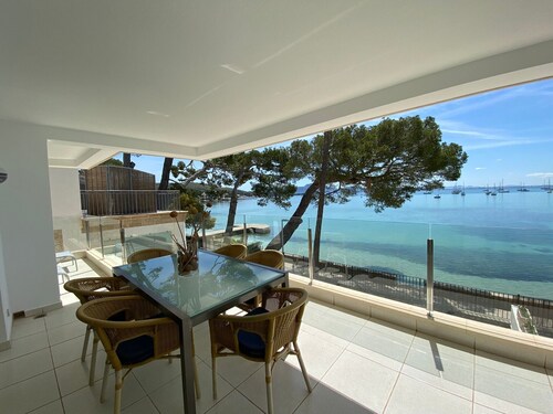 Maison de vacances Catalina 2A Tres Dormitorios avec vue sur la mer, Wi-Fi et terrasse