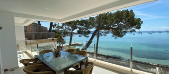 Holiday Home Catalina 2A Tres Dormitorios with Sea View, Wi-Fi & Terrace