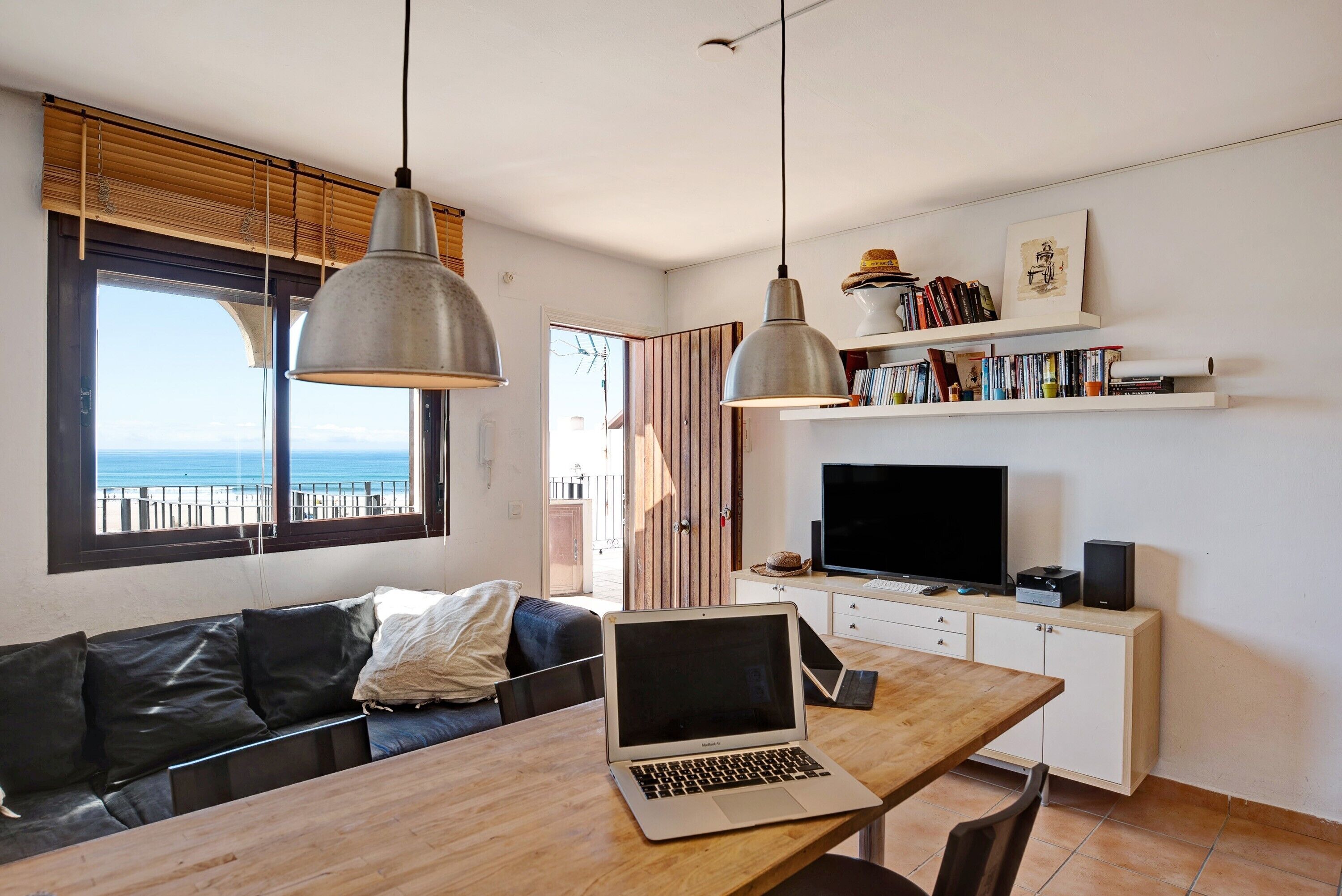 Netflix, DVD player, streaming services, stereo