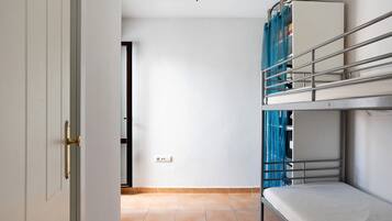 2 chambres, fer et planche Ă repasser, Wi-Fi gratuit, draps fournis