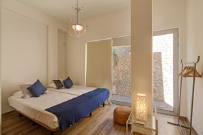 6 bedrooms, iron/ironing board, free WiFi, bed sheets