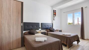 1 chambre, fer et planche Ă  repasser, Wi-Fi gratuit, draps fournis