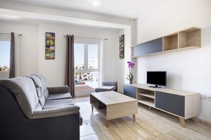 TV - Studio Apartment Betty G in Central Location & with Wi-Fi (Puerto del Rosario)