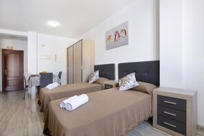 1 soverom, strykejern/-brett, wi-fi (inkludert) og sengetøy