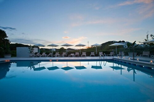 Apartment Ses Veles 1 dormitorio close to the Beach with Sea View, Pool, Wi-Fi & Garden