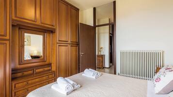 1 chambre, fer et planche Ă  repasser, Wi-Fi gratuit, draps fournis