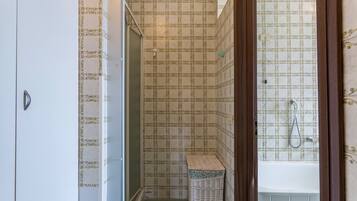 Bathtub, hair dryer, towels