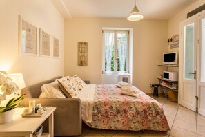 1 bedroom, iron/ironing board, free WiFi, bed sheets - Vacation Home "Il Nido" with Mountain View, Wi-Fi, A/C & Garden (Brunate)