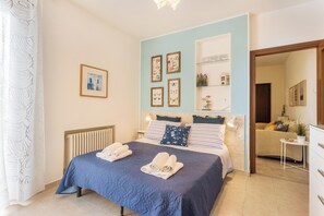 1 dormitori, planxa i posts de planxar, wifi gratuïta i roba de llit 