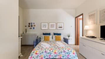 1 bedroom, iron/ironing board, free WiFi, bed sheets